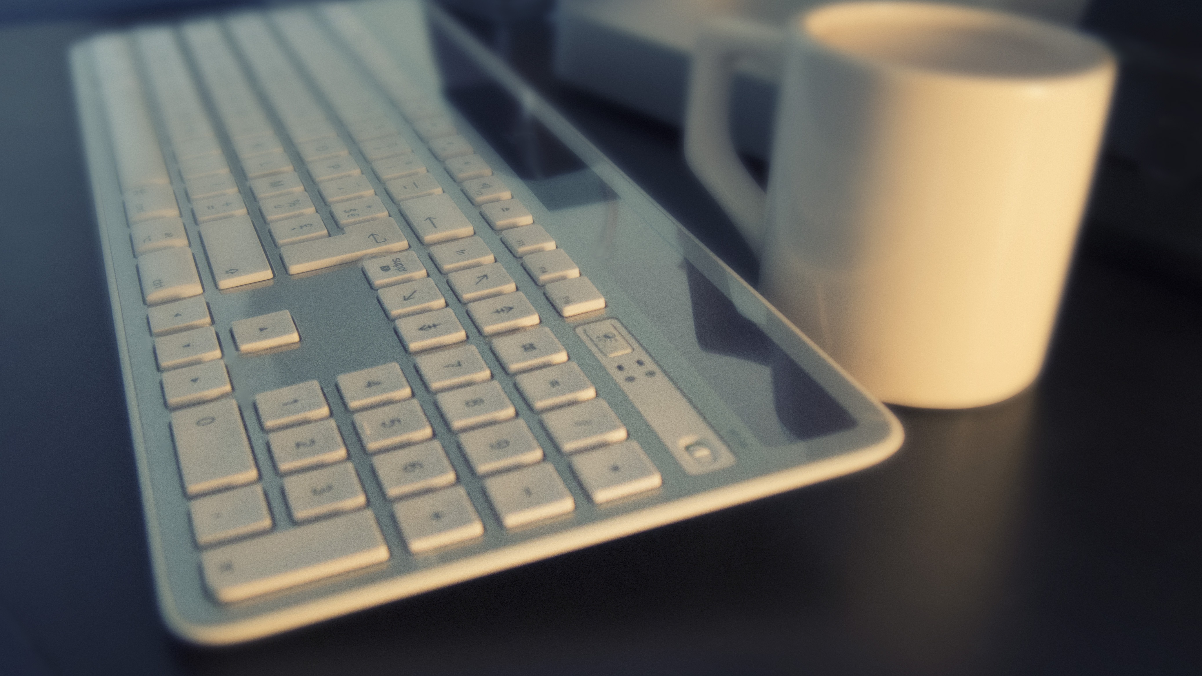 computer-work-hand-light-keyboard-technology-1088429-pxhere.com